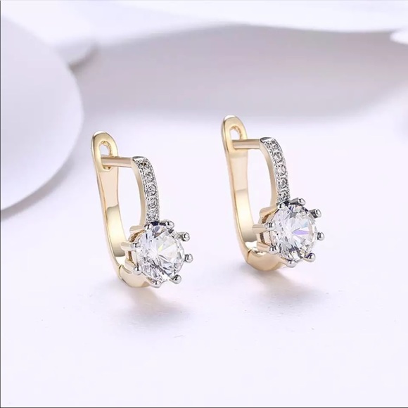 New 18K Gold Plated White Zircon Stud Earrings - Picture 3 of 3